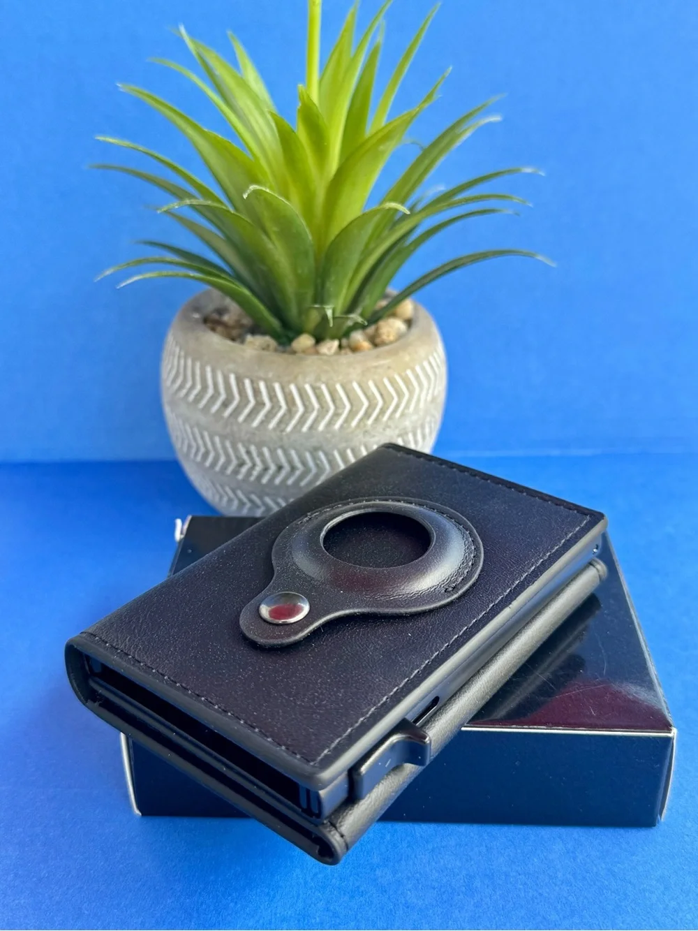 Minimalist Pop-Up Wallet in Black with AirTag Holder & RFID Blocking - Brand New